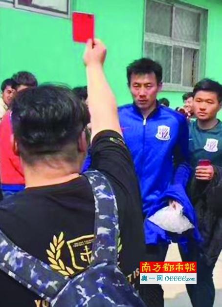 片中的四大才子黄晓明、周立波、任贤齐、陈百祥，每个都能称得上是“重磅炸弹”，国产喜剧片中罕有这样雄厚的阵容。