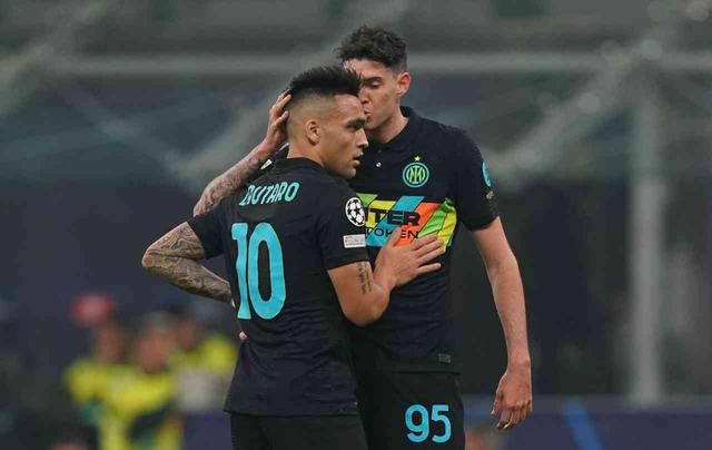 对此，国内电影人纷纷表示愤怒，表示特朗普这是一种“自残”行为，更多的伤害的是美国本土电影，惩罚美国自己的产业，惩罚自己美国的观众，简直就很像是一种贸易战的“行为艺术”。