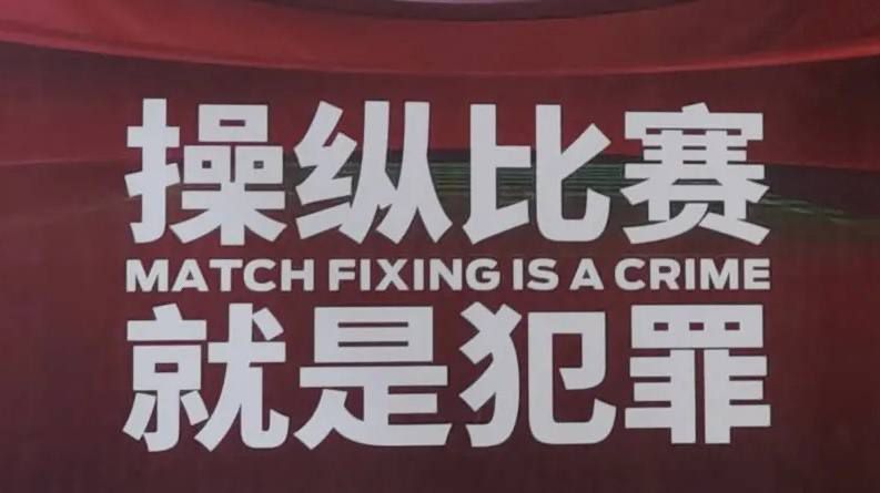 赵丽颖被曝不拍戏就蹲着 真相曝光让人超心疼 2016-12-11 台湾媒体《东森新闻》12月11日报道，内地女星赵丽颖近年凭借多部作品站稳一线女星，在10日“腾讯视频星光大赏”中夺下最受欢迎电视剧女主角，声势再攀升。