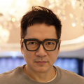 作为女导演，文晏说她会一直关注女性议题，这种创作态度会始终出现在她的每一部作品里，但并不局限于只拍女性议题的电影，《想飞的女孩》也关注了一段时代的历史、家庭的关系、代际之间的创伤等主题。
